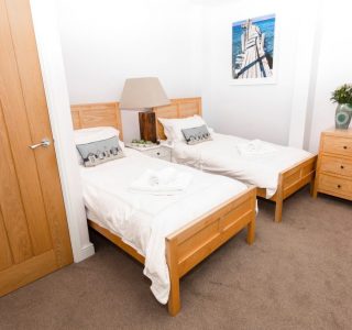 Twin room with tv and chest of drawers